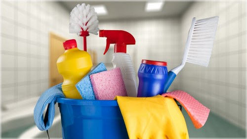 Different upholstery cleaning methods for fabric and leather